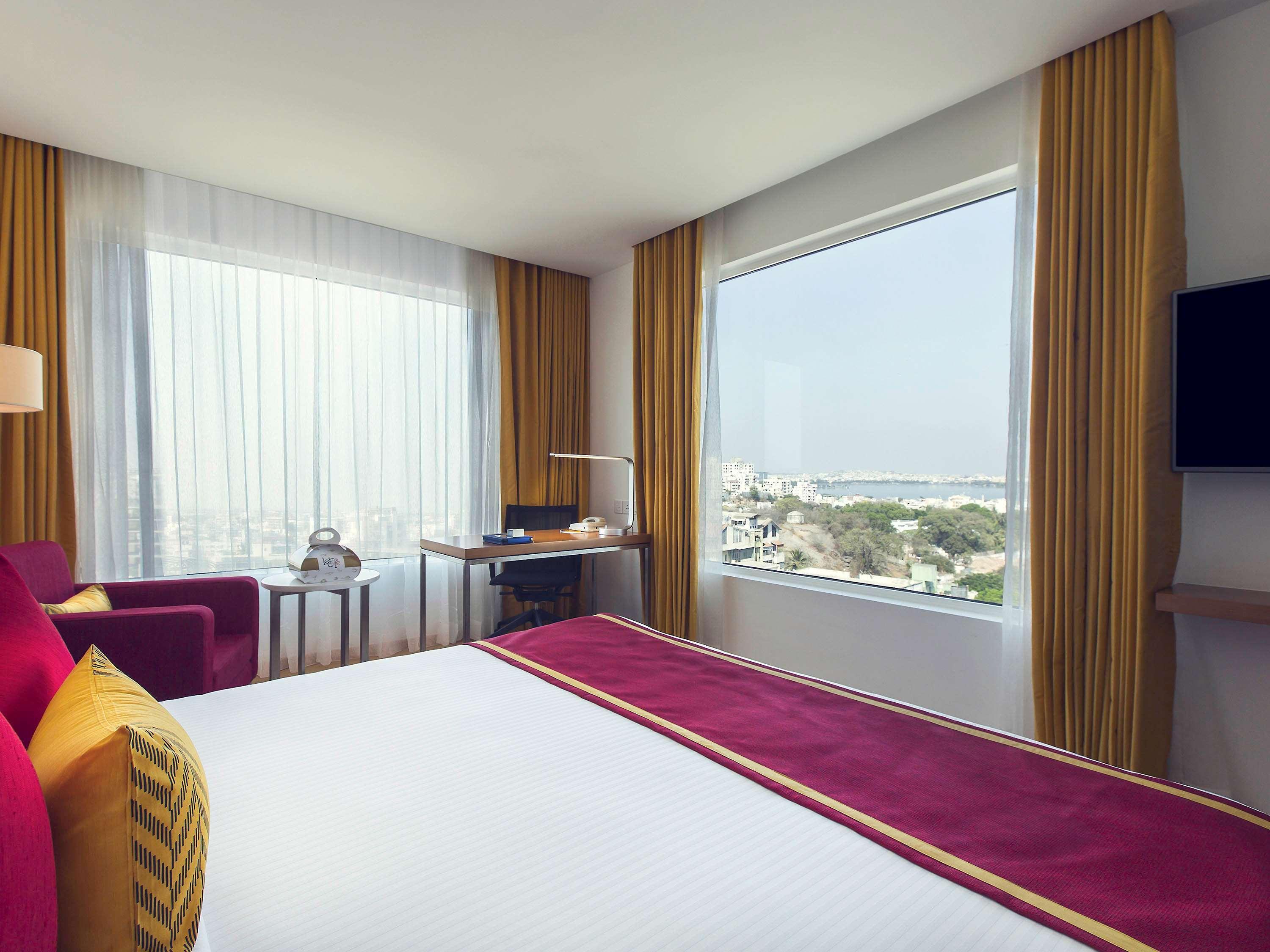 Mercure Hyderabad Kcp Banjara Hills, An Accor Hotel Экстерьер фото A room at the hotel