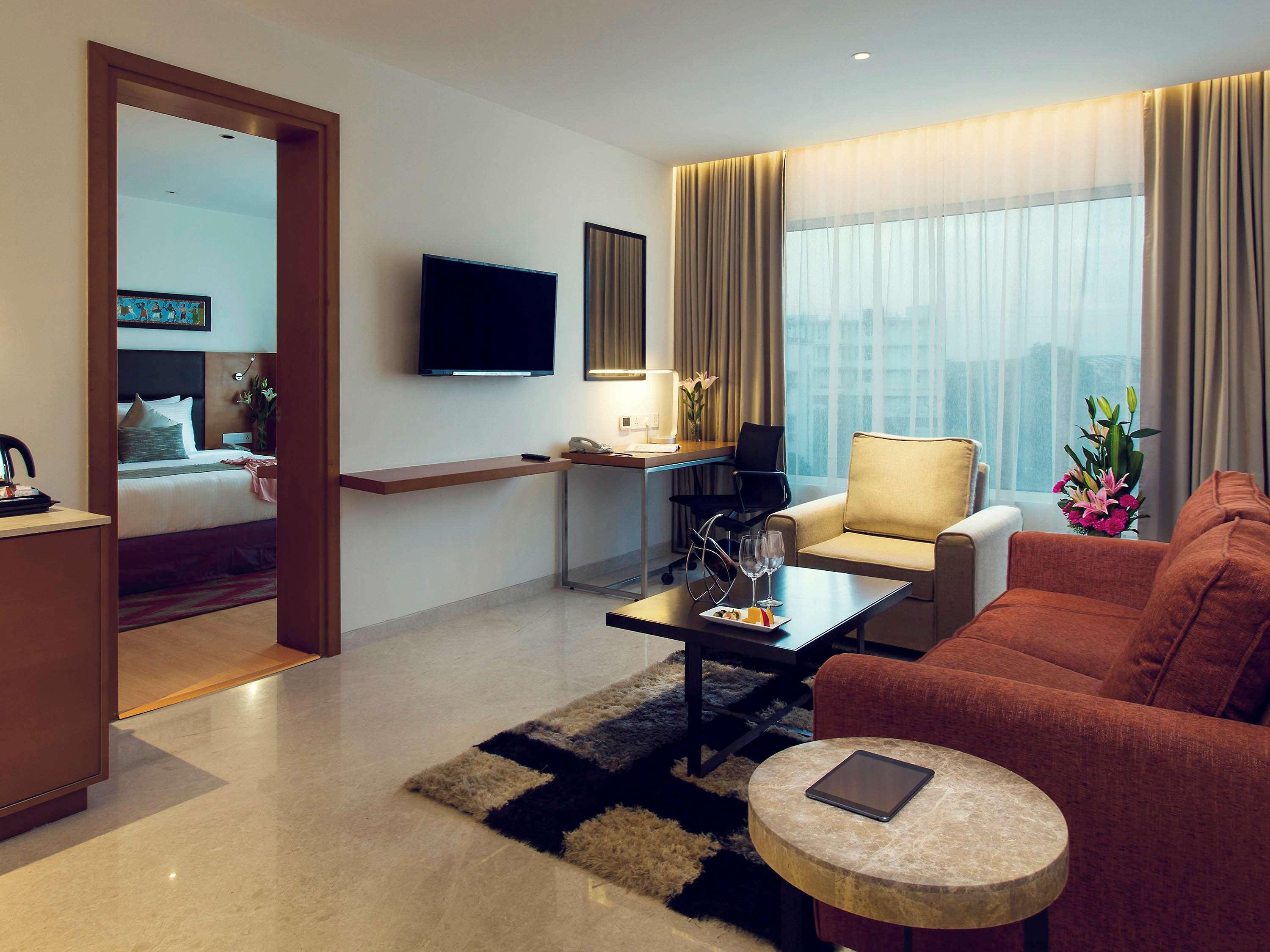 Mercure Hyderabad Kcp Banjara Hills, An Accor Hotel Экстерьер фото Suite room at the hotel