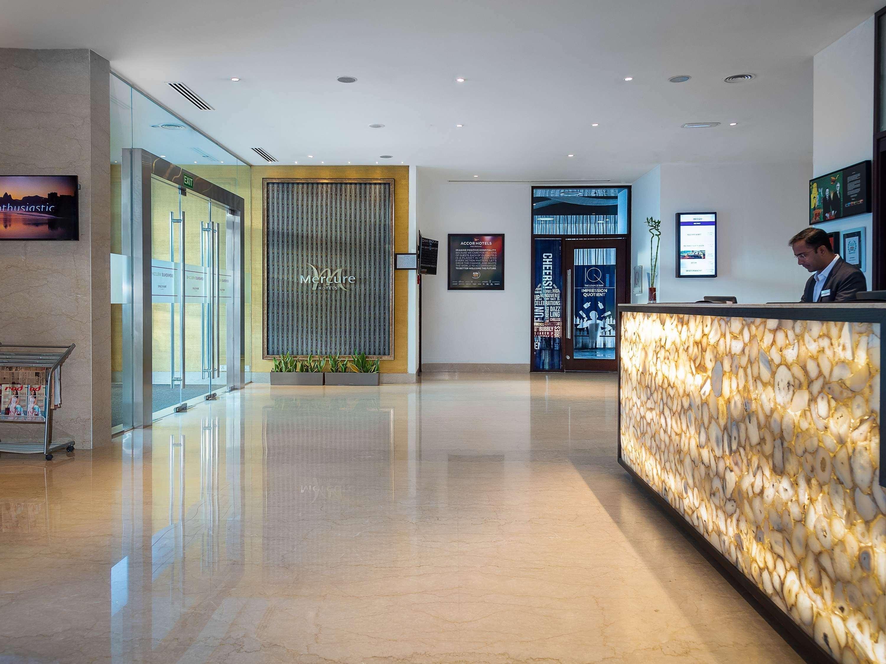Mercure Hyderabad Kcp Banjara Hills, An Accor Hotel Экстерьер фото Lobby