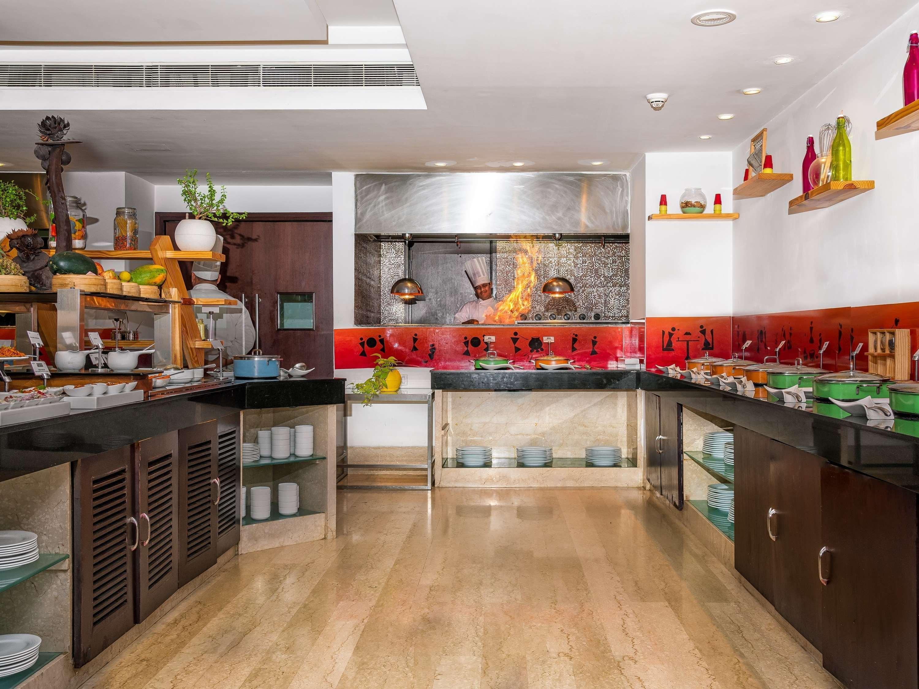 Mercure Hyderabad Kcp Banjara Hills, An Accor Hotel Экстерьер фото A commercial kitchen