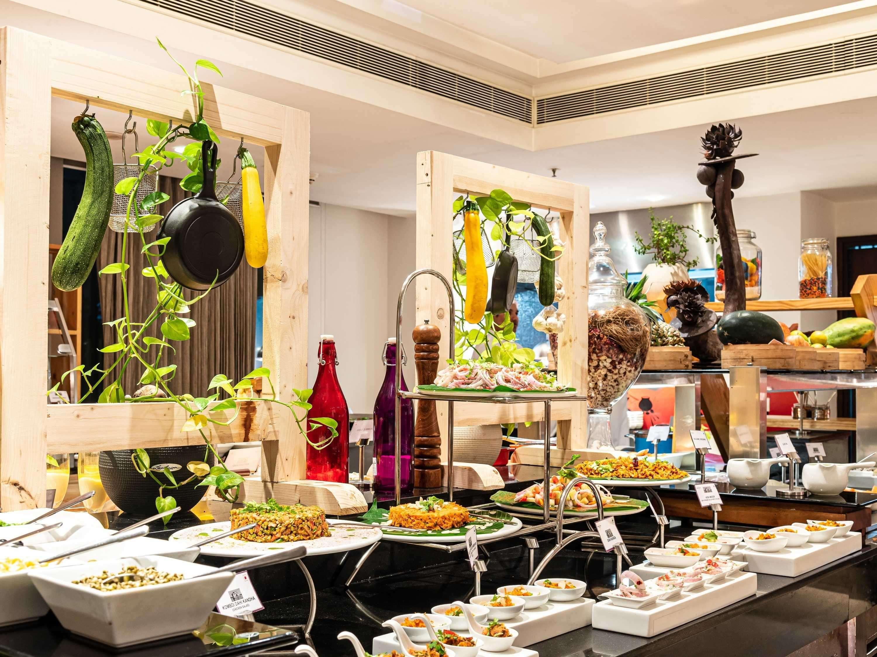 Mercure Hyderabad Kcp Banjara Hills, An Accor Hotel Экстерьер фото A buffet at a hotel