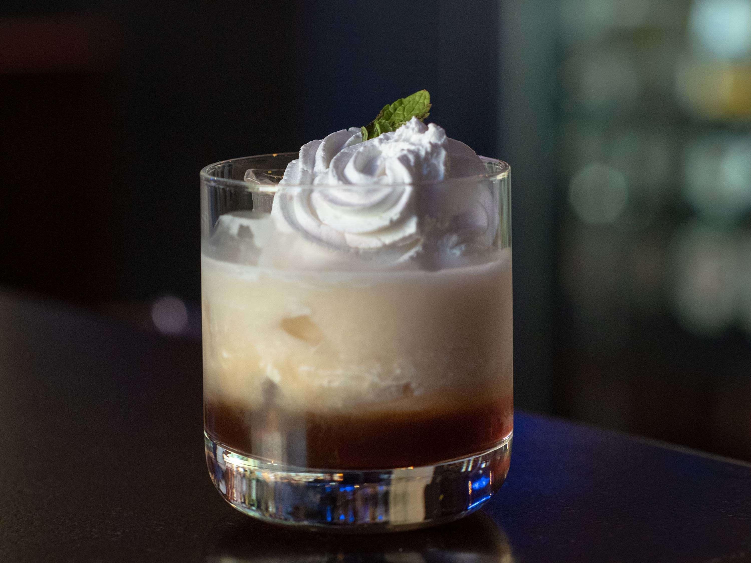 Mercure Hyderabad Kcp Banjara Hills, An Accor Hotel Экстерьер фото A white Russian