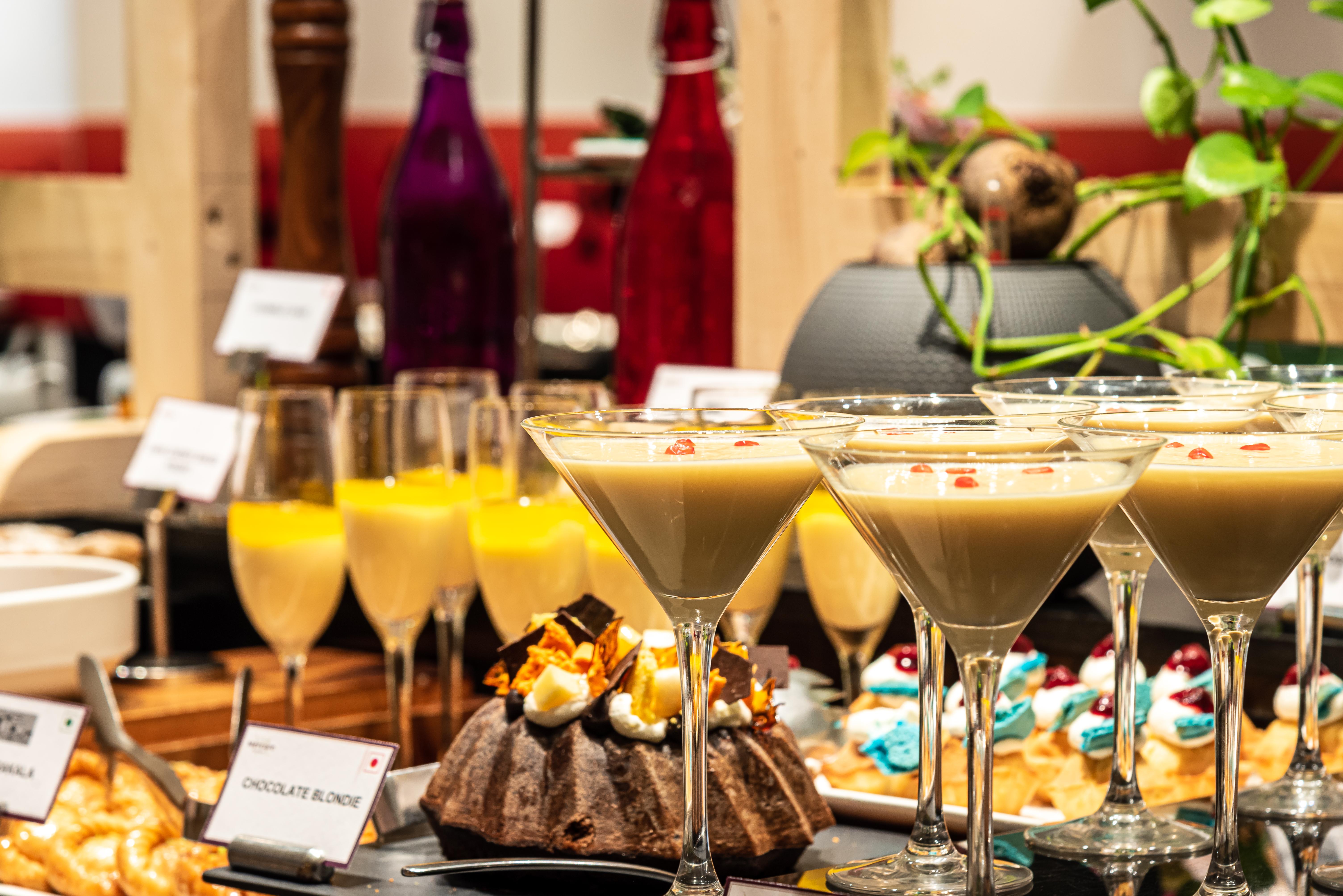 Mercure Hyderabad Kcp Banjara Hills, An Accor Hotel Экстерьер фото A dessert buffet