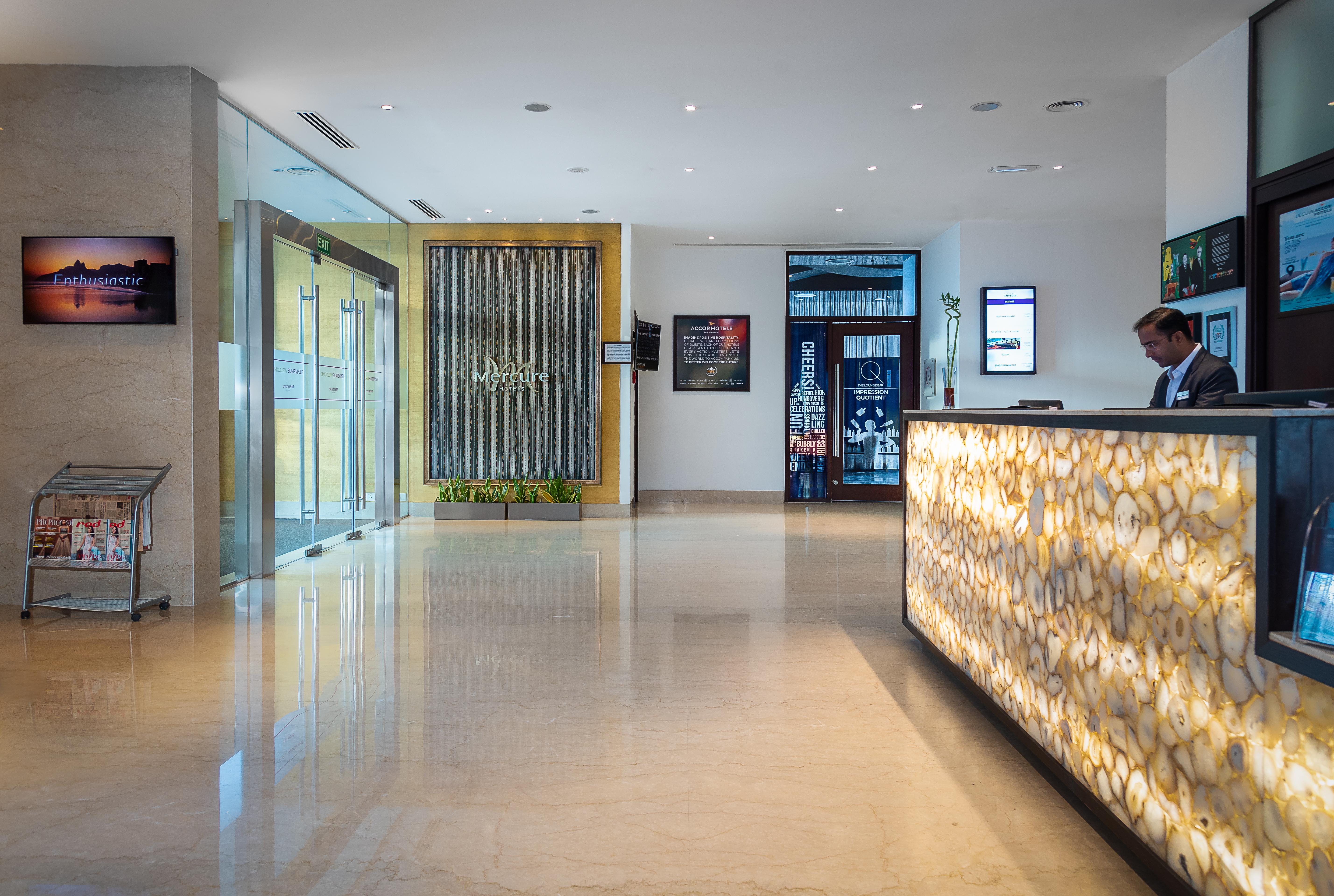 Mercure Hyderabad Kcp Banjara Hills, An Accor Hotel Экстерьер фото Lobby