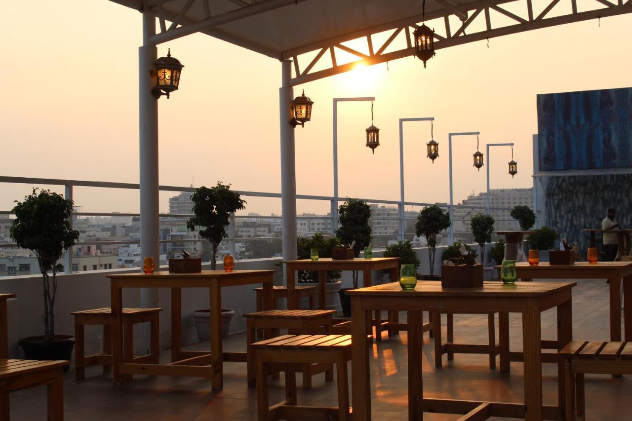 Mercure Hyderabad Kcp Banjara Hills, An Accor Hotel Экстерьер фото Rooftop bar in Bangkok