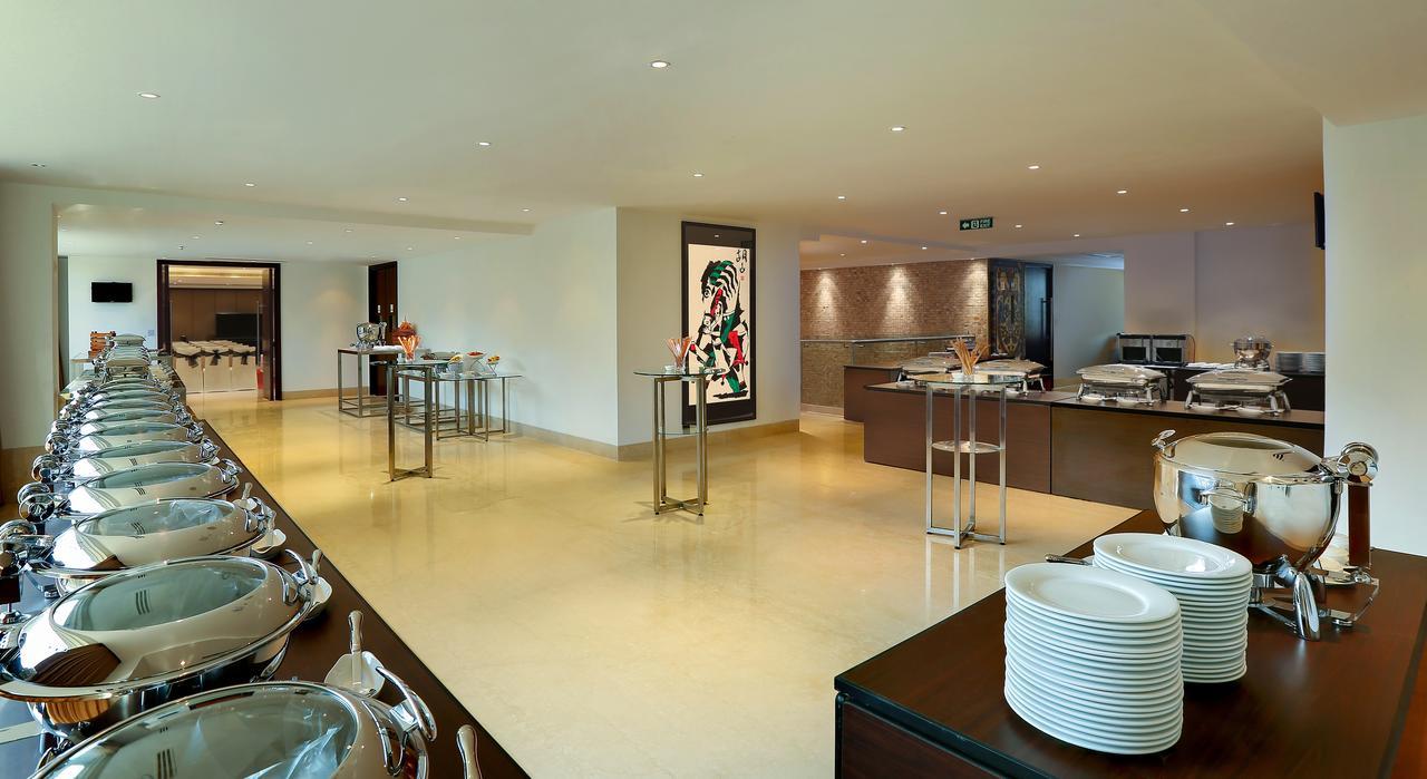 Mercure Hyderabad Kcp Banjara Hills, An Accor Hotel Экстерьер фото The interior of the lounge